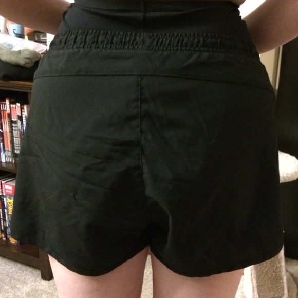 Old Navy Active MATERNITY Running Shorts - Picture 2 of 2
